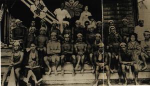 合宿中の水泳部員の画像