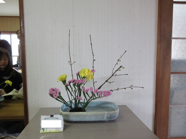 R080130こども生け花3