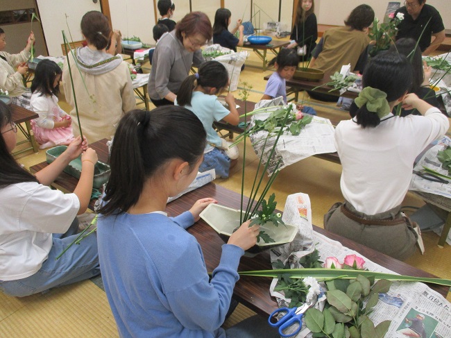 Ｒ070524　子ども生け花1
