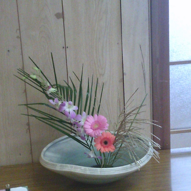 R71025こども生け花3