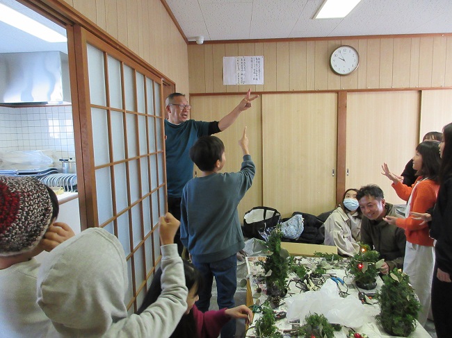 R71129こども生け花3