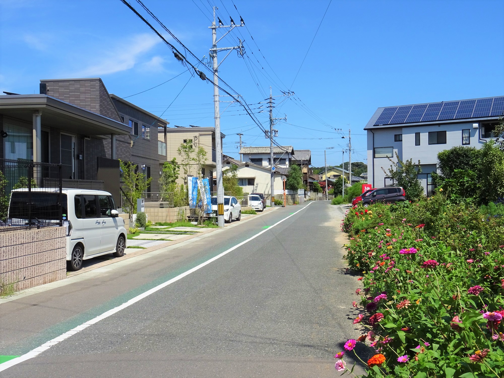 新開　新しい住宅が建ち並ぶ