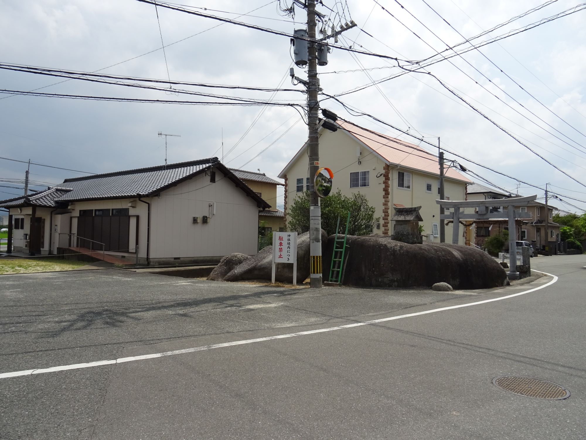 大石　大石神社と大石公民館