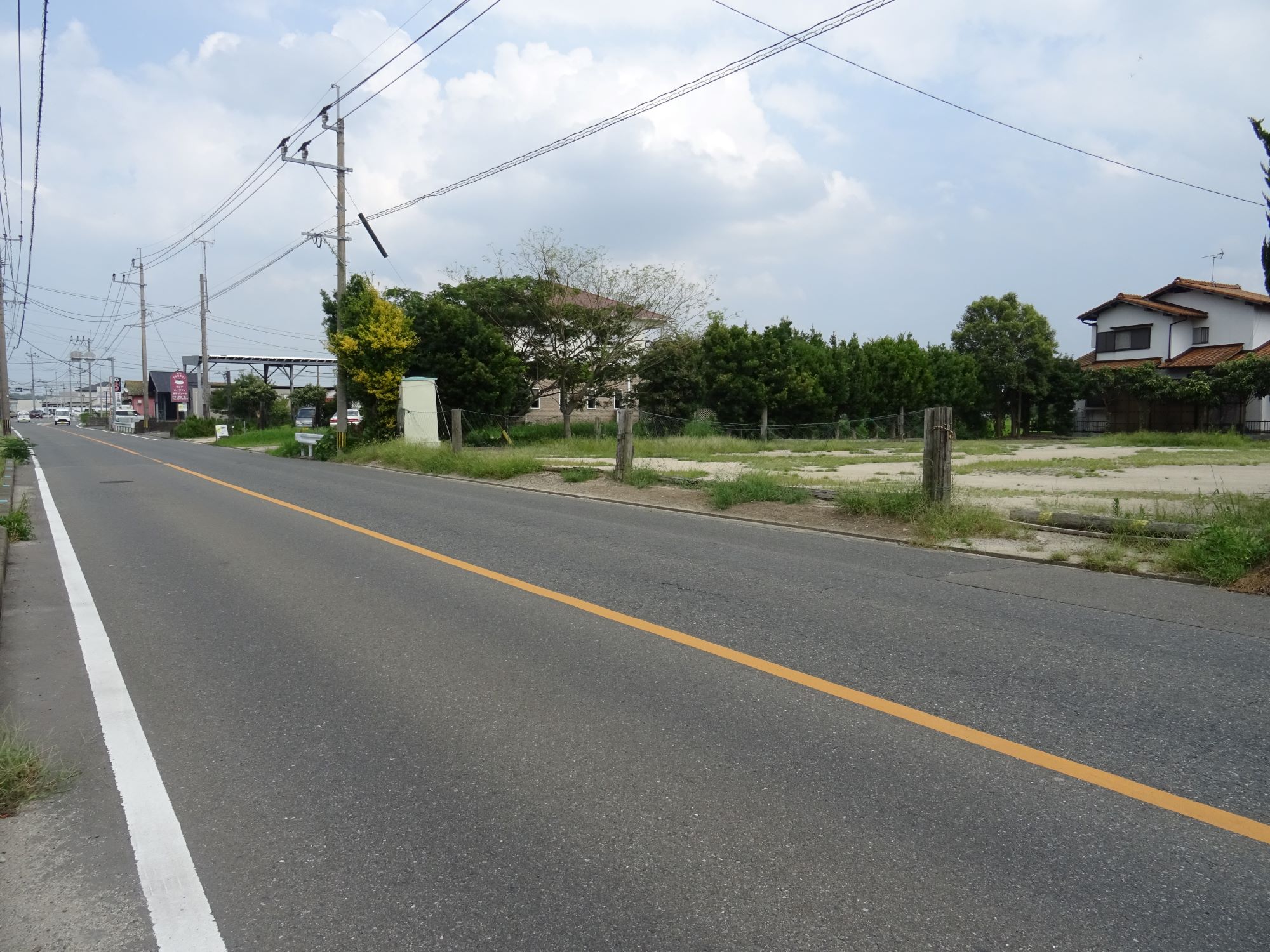 大石　運動広場と飲食店