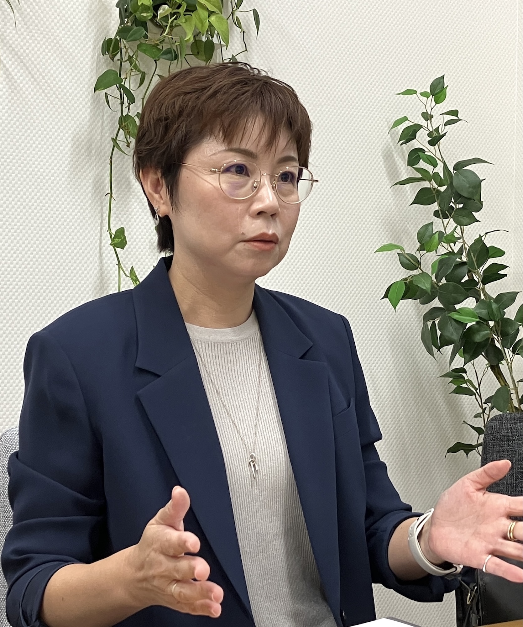 「空き家を見ると家が泣いているように感じる」と話す吉田さん