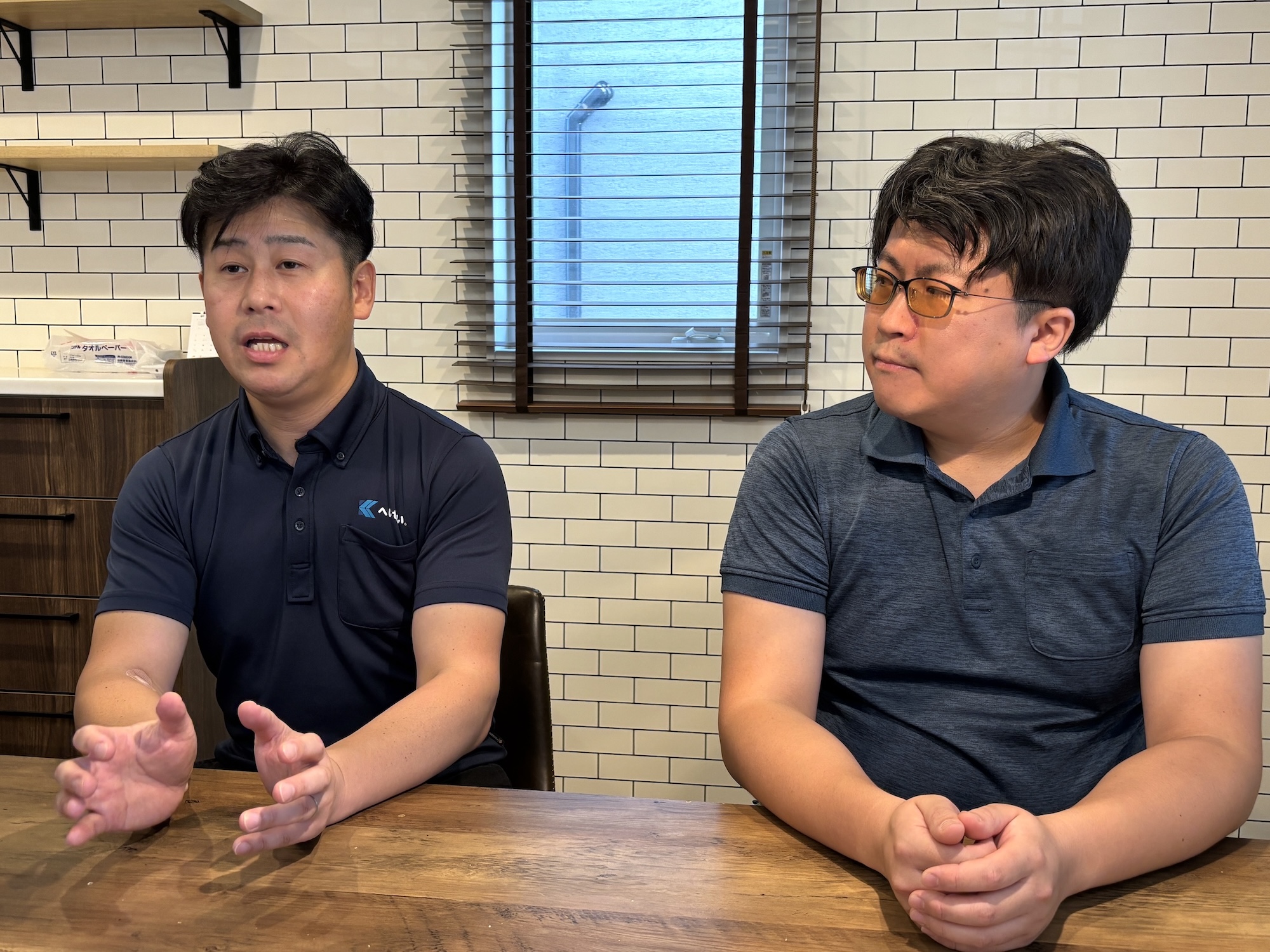 開発責任者の潤さん(左)と関口さん(右)