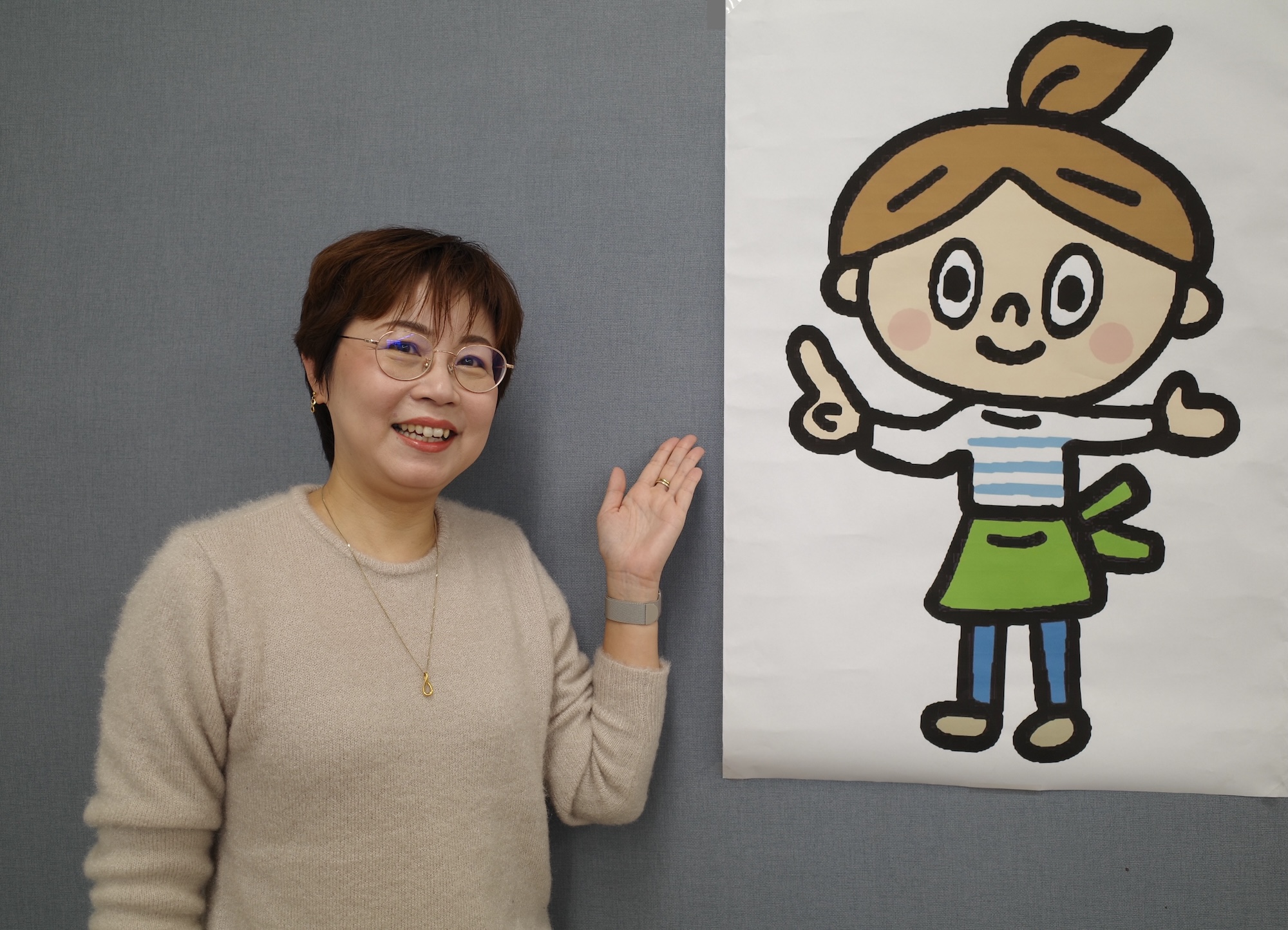 協議会キャラクターの「くらしさん」と吉田さん