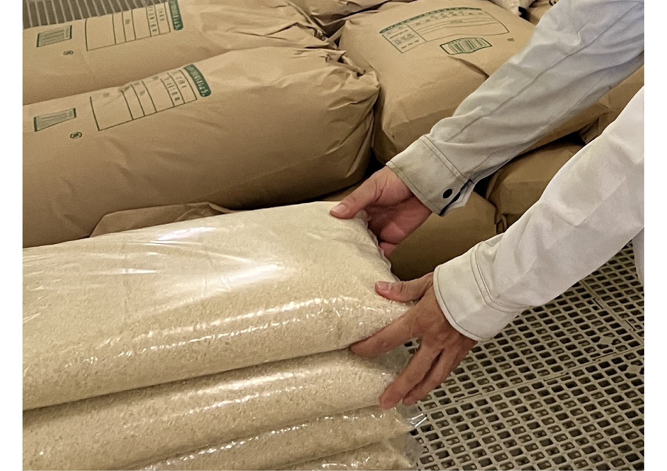 10度の冷蔵室で乾燥後のお米を保存する