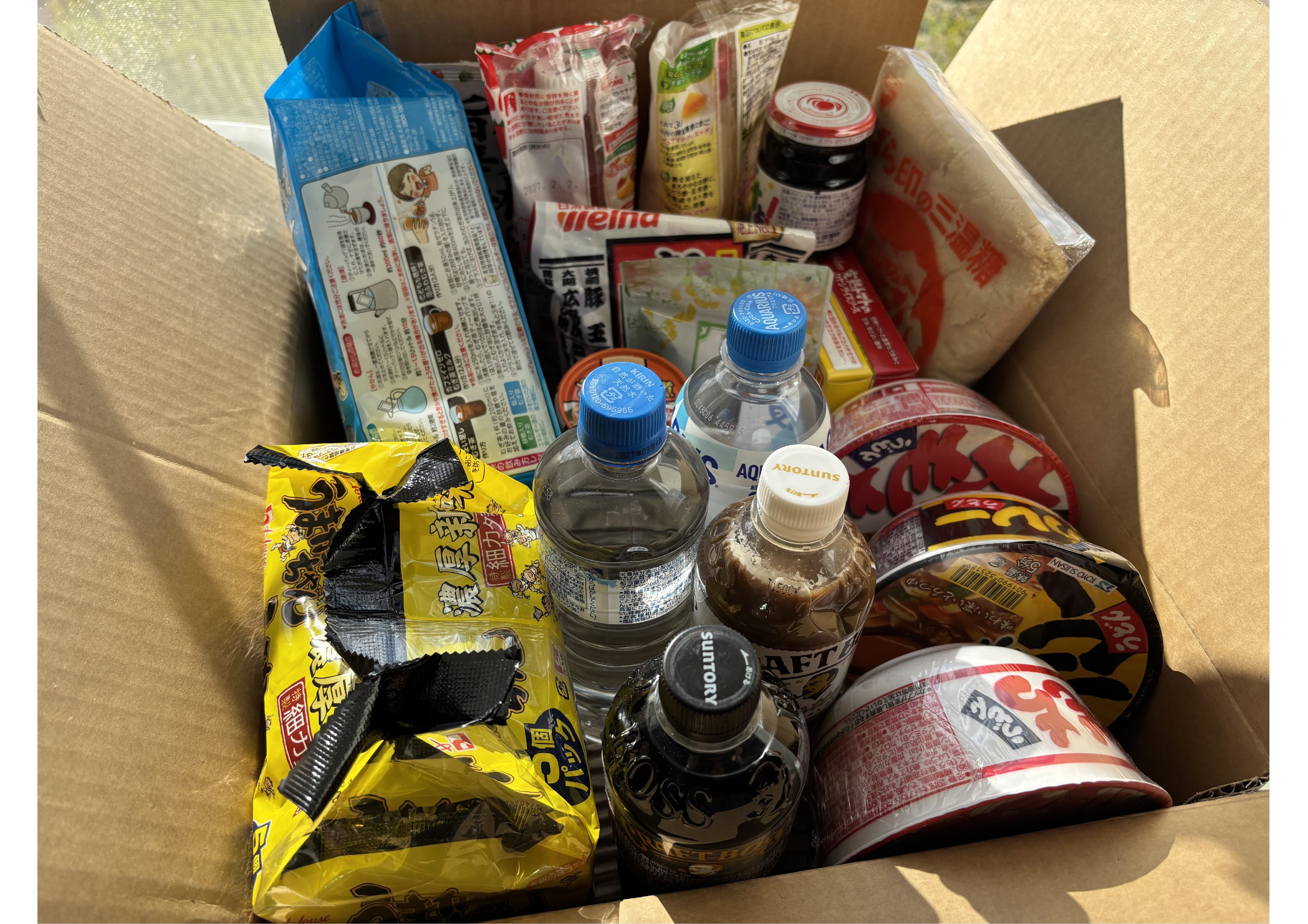 フードバンクに寄付するために集まった食品