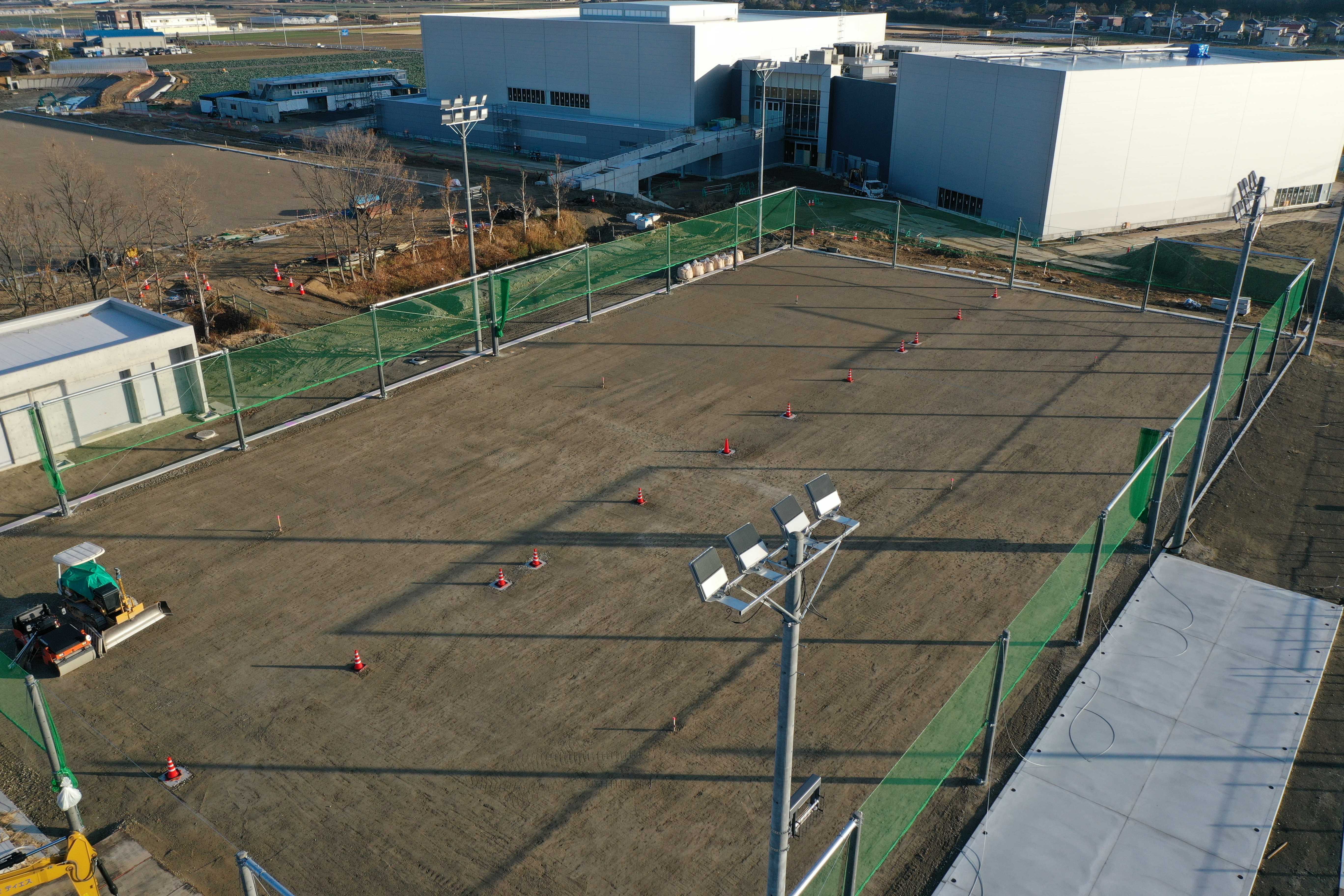 R5-1-5tenniscourt.JPG