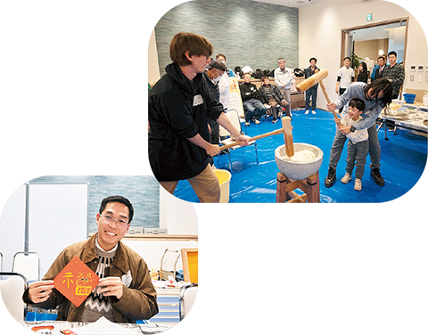 大人も子どもも留学生も、一緒に餅つきを楽しんだ（右上）　幸福・豊作などを願って貼られる『年画』。初挑戦の人も多かったが、「楽しく作れた」と好評だった（左下）