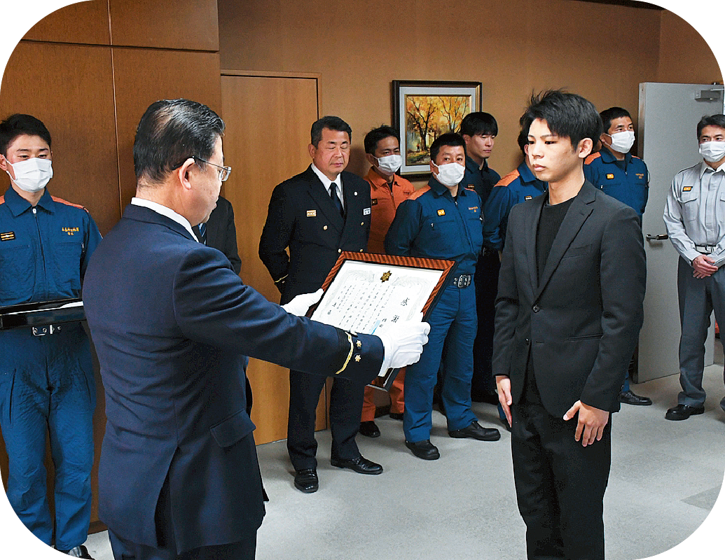 表彰式に出席した横田さん