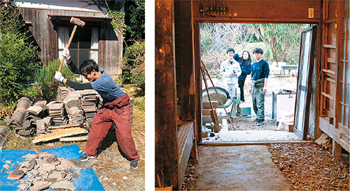 老朽部分の解体で出た屋根瓦を砕いて「たたき土間」として再生する様子