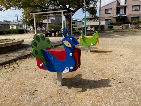 篠原公園のスイング遊具の画像
