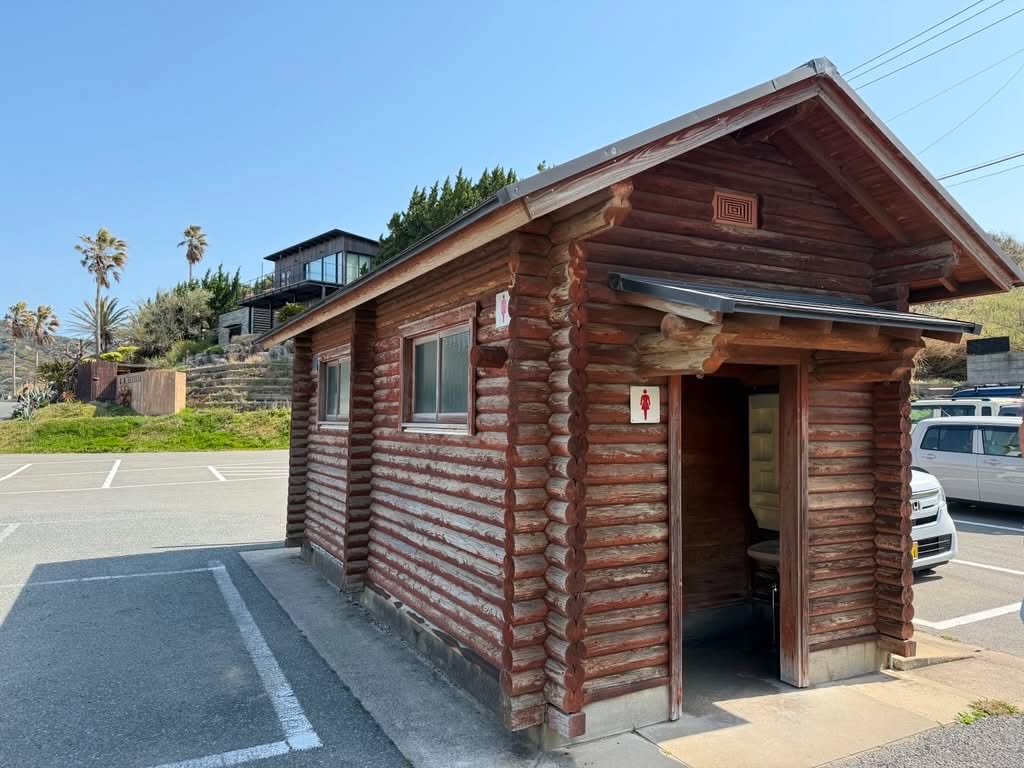 渡り島前トイレ外観