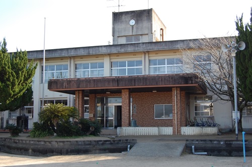 一貴山小校舎