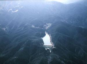 雷山神籠石の遠景の画像